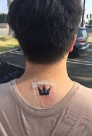 pescoço tatuagem desenho pescoço masculino coroa preta tatuagem imagens