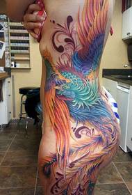 kvindelig side talje til benet af den smukke farve Phoenix tatovering arbejde