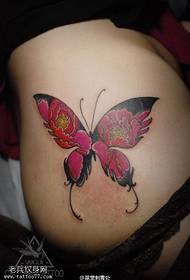 hip rose vlinder tattoo patroon
