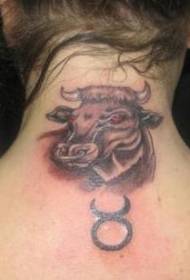 pescozo símbolo de Tauro e tatuaxe de cabeza de toro
