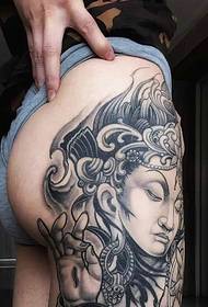Tatuaggio del tatuaggio del Buddha sulla parte esterna dell'anca