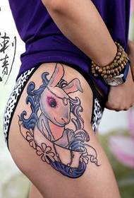 Schéinheet Been Cartoon Bunny Girl Tattoo Muster