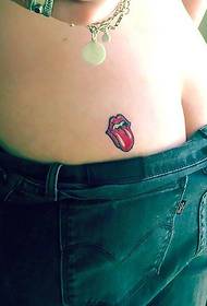 fundul de sex feminin pe imaginea de tatuaj cu gura Tonguț obraznic