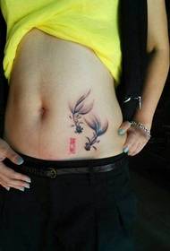 Beleca ventro bela popa inko malgranda orfiŝo tatuaje ŝablono