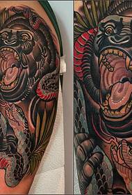 escola brazo grande pintado patrón de tatuaxe de serpe orangután