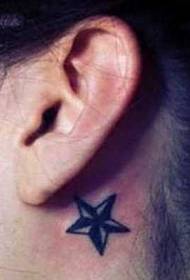 model tatuazhi me pesë yje në qafë