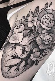 Big European and American heart flower prick tattoo pattern