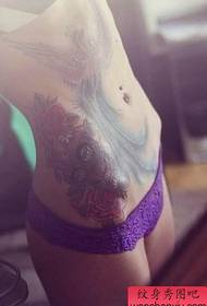 Tattoo show նկարը խորհուրդ է տալիս կնոջ որովայնի գույնի ֆենիքսի դաջվածքների օրինակին