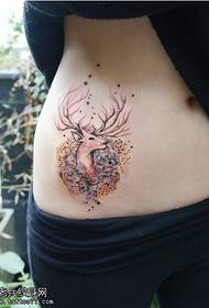 ženské břicho barevné antilopy tetování vzor poskytované tetování show bar