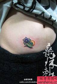 Mga babaye nga tiyan gamay ug popular nga sumbanan nga tattoo nga tattoo