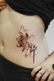 een mooi buik zwart grijs lotus tattoo patroon