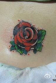 mergaitės pilvas mažas ir gražus naujos mokyklos rožių tatuiruotės modelis