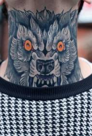 modello di tatuaggio testa di lupo collo occhi rossi