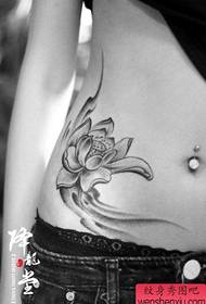 美女腹部唯美时尚的莲花纹身图案