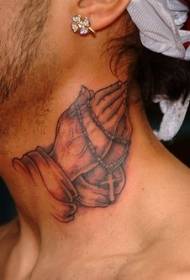 tatuagem de mão masculina tatuagem no pescoço
