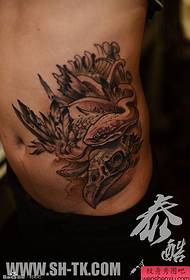 Masciu serpente di uguila di mudellu di tatuatu