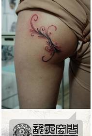 modello del tatuaggio della vite della moda bella dell'anca delle ragazze