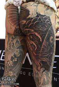 hip 蹿 经典 klassisches Koi Tattoo Muster