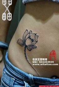 vasikana dumbu rakashongedzwa uye anoyevedza ink lotus tattoo maitiro