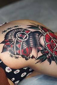 bellezza sexy sui glutei del totem europeo e americano Tattoo