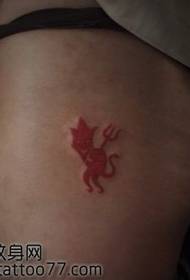 yon nwayo totèm move lespri sou tatouaj modèl
