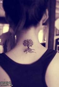 Modello collo piccolo albero fresco tatuaggio