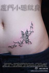 meisje buik mooi totem vlinder wijnstok tattoo patroon