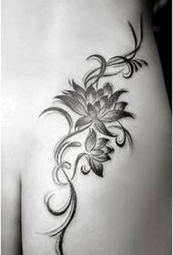 lány hip fekete-fehér lótusz tetoválás