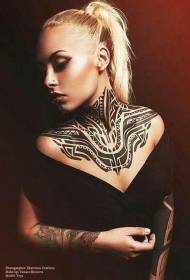 totem tribù collo e petto ragazza modello tatuaggio nero