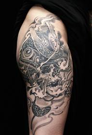 tatuaggio di personalità sull'anca