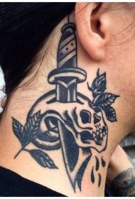 Mtindo mweusi wa dagger tattoo