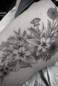 Buttocks kofshë vajzë tatuazhe në fotografi mbi tatuazhet e bimëve të zeza