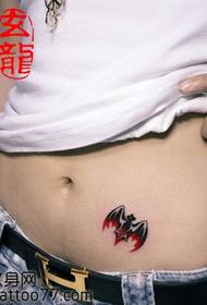 vaihtoehtoinen klassinen vatsa bat tatuointikuvio