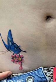 djevojka na trbuhu boja leptira trešnja uzorak tetovaža