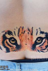 Patrón de tatuaje de tigre realista de cadeira