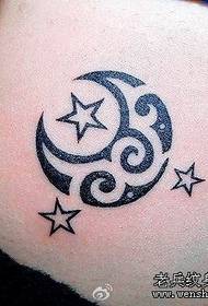 Modèle de tatouage étoile de lune totem abdominale