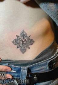 lepotni trebuh priljubljen lepotni totemski vzorec tatoo