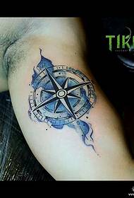 Babban Arm In Ink Compass Tattoo tsarin