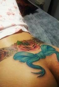 immagine di bellezza di natiche di bellezza arco color tatuaggio foto
