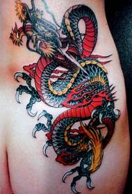 patró clàssic de tatuatge de drac de maluc dominador