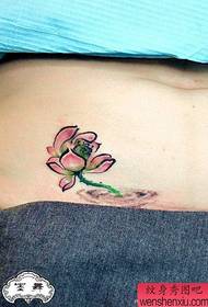 ragazza pancia un bellissimo popolare modello di tatuaggio a mano libera del loto