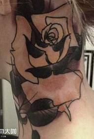 motif de tatouage cou rose