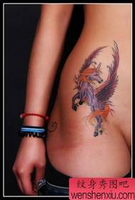 χρώμα της κοιλιάς ομορφιάς μόνο μοτίβο τατουάζ κέρατα φτερούγα