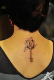Изврсна тетоважа за кључни врат