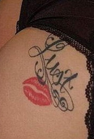 vroulike boude sexy rooi lippe Engelse woord tattoo