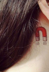 modello di tatuaggio magnete collo femminile