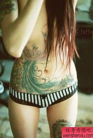 Работи тетоважа на феникс во боја на стомакот