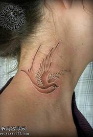 emakumezkoen lepoa irentsi gabeko zurizko tatuaje eredua