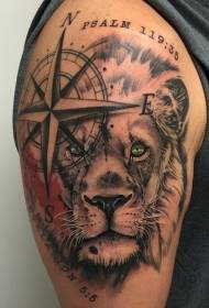 Невообичаена navigationвезда за навигација и тетоважа на глава од лавови на рамото