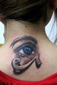 izskatīgs acu tetovējuma raksts uz kakla